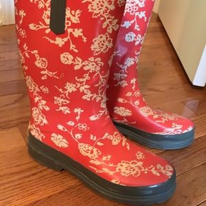 Floral rain boots 🌸🌷